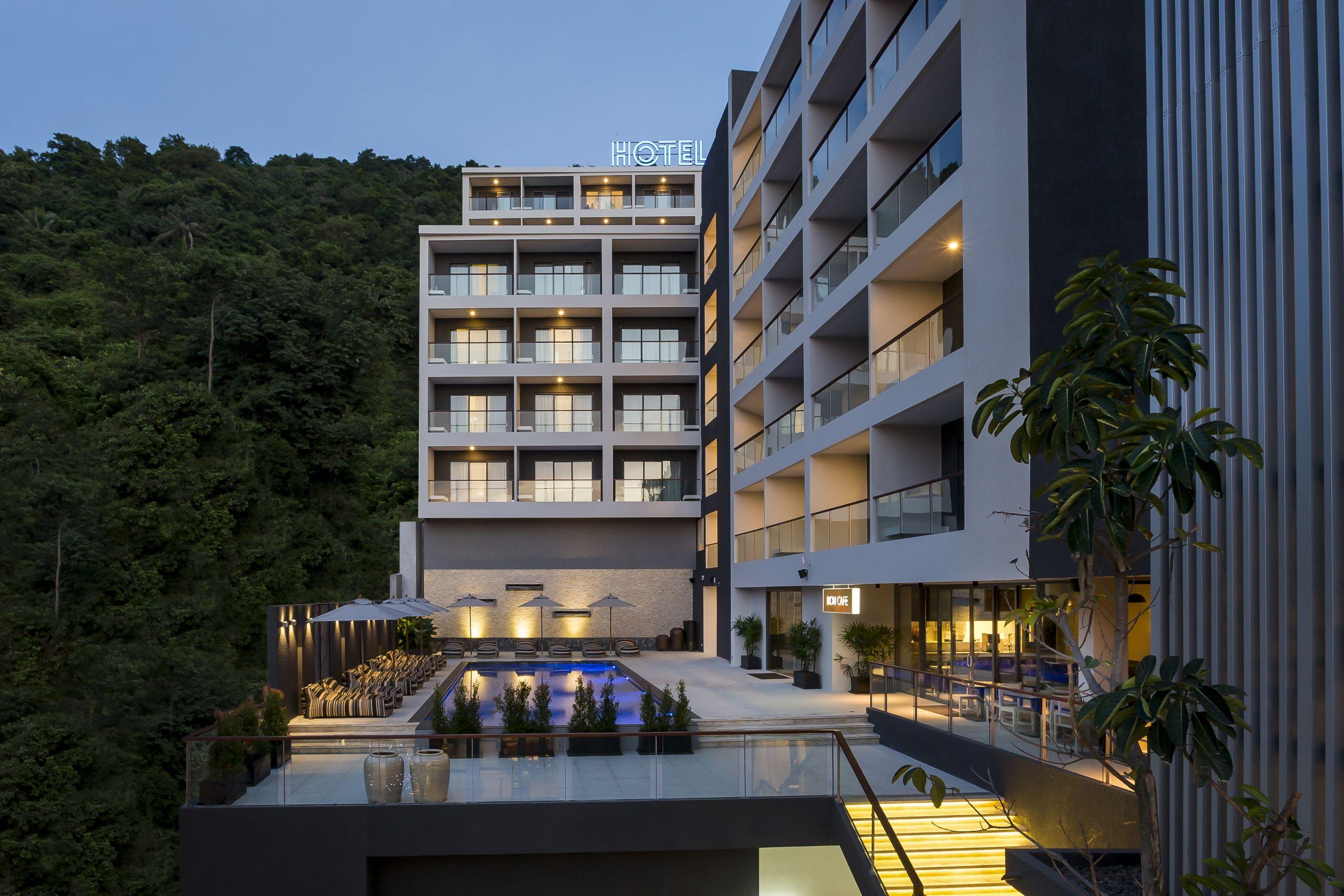 Hotel IKON Phuket - SHA Plus Karon Exterior foto