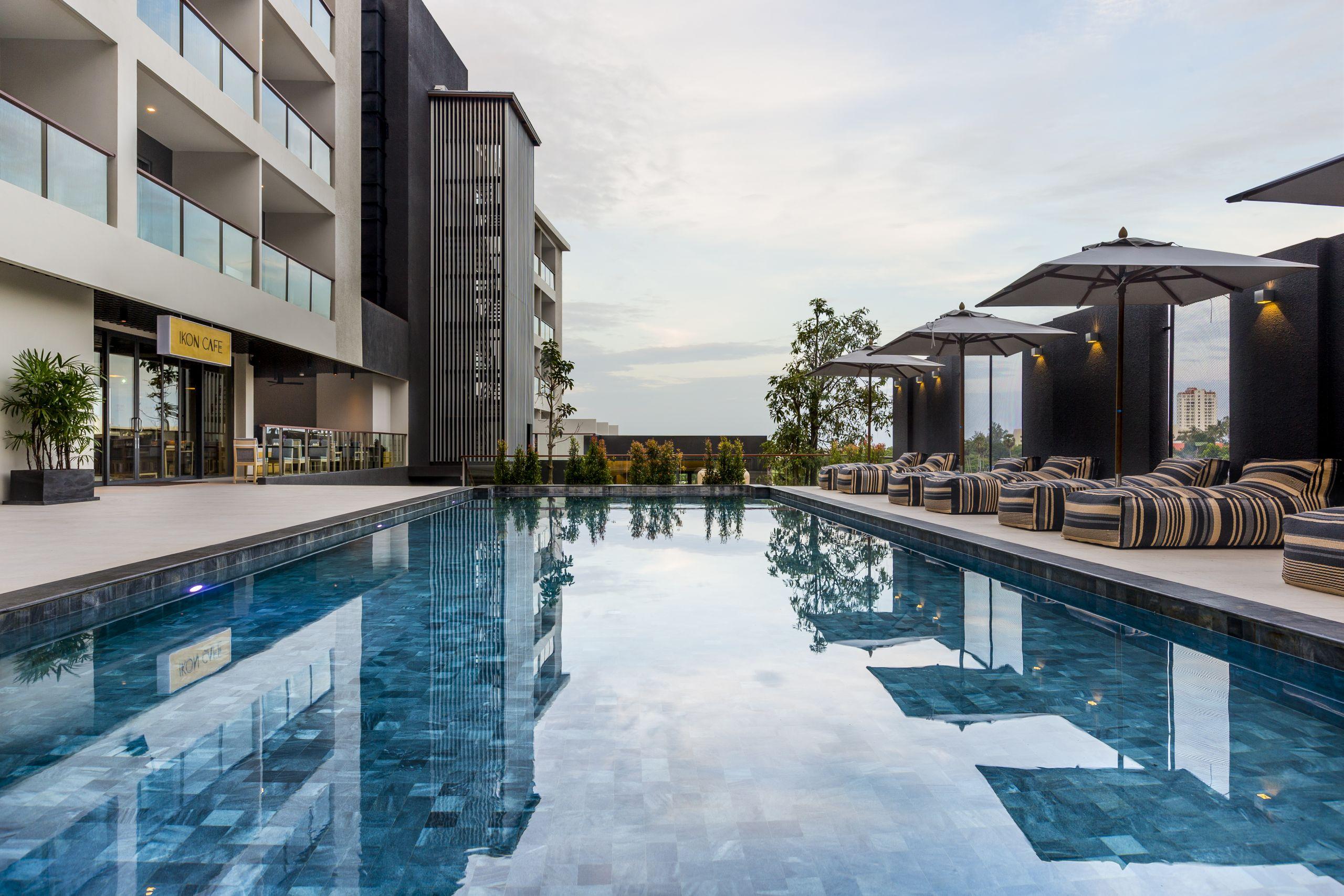 Hotel IKON Phuket - SHA Plus Karon Exterior foto