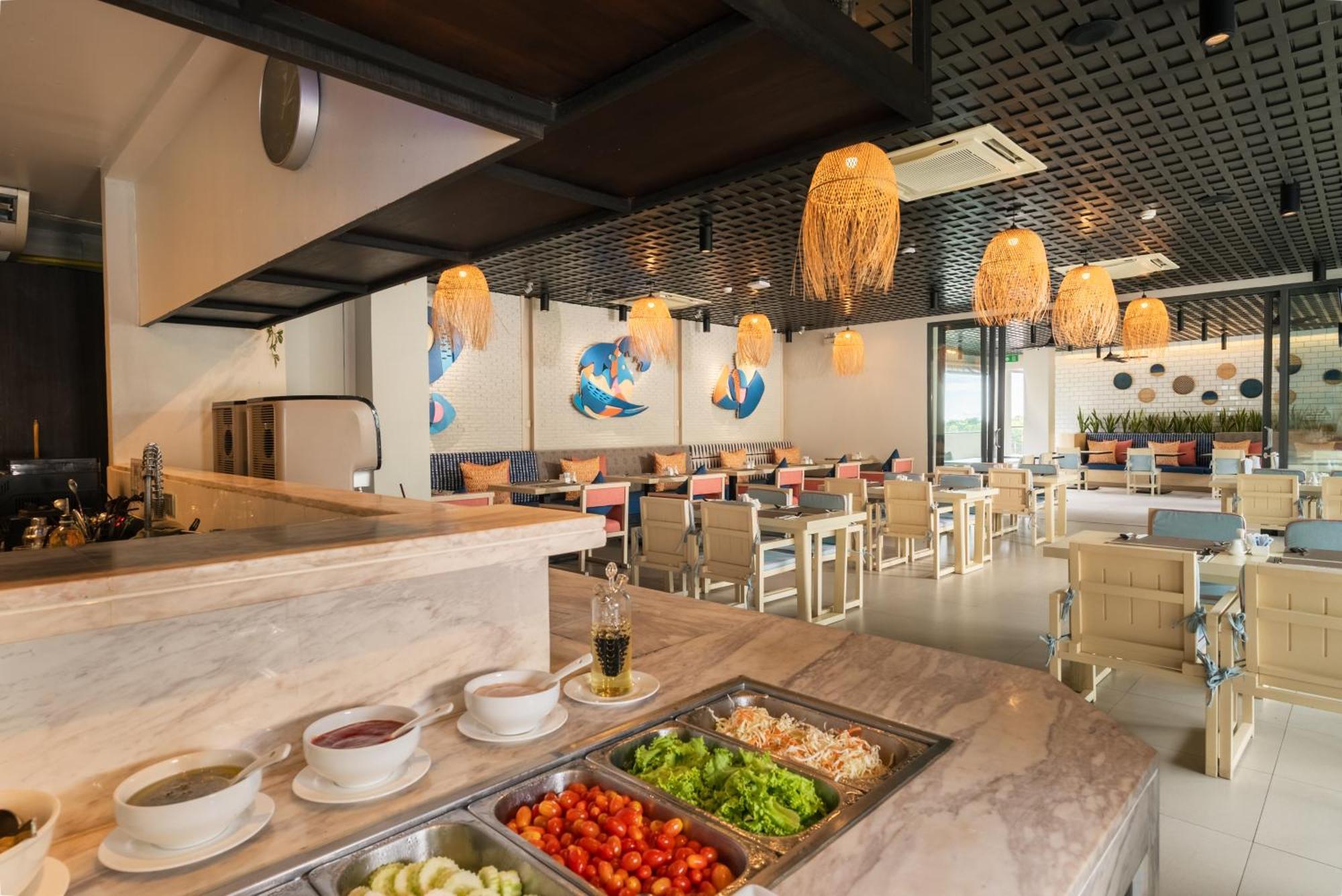 Hotel IKON Phuket - SHA Plus Karon Exterior foto