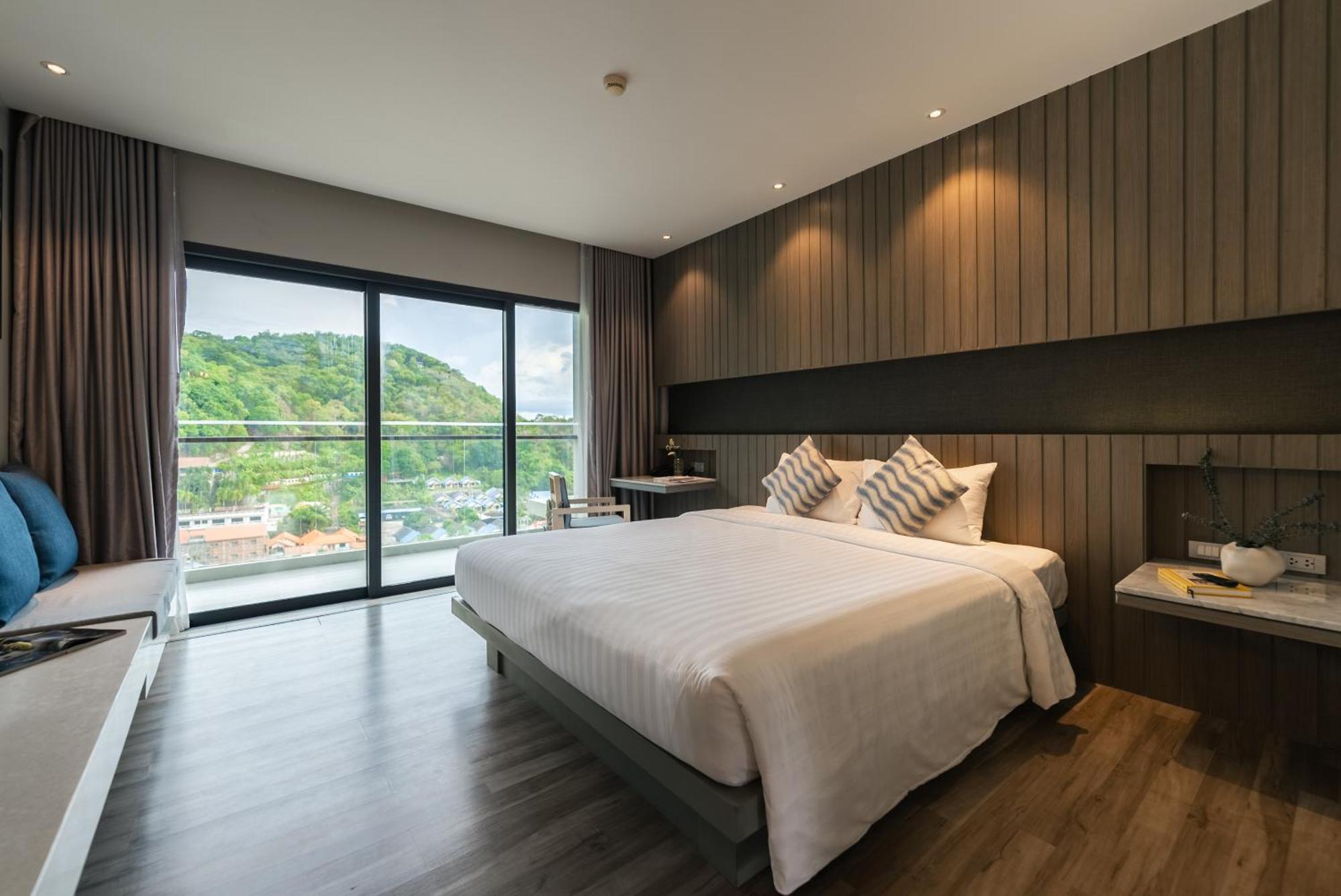 Hotel IKON Phuket - SHA Plus Karon Exterior foto