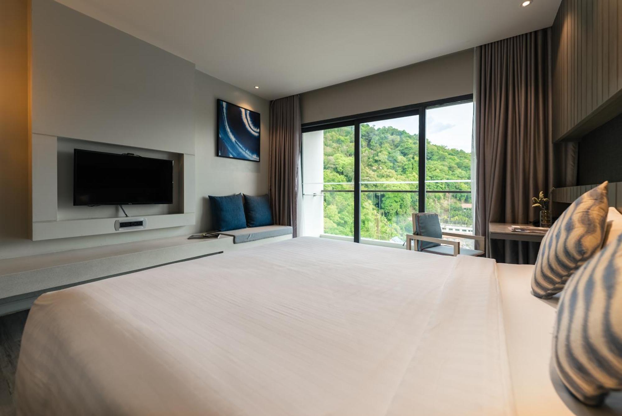 Hotel IKON Phuket - SHA Plus Karon Exterior foto