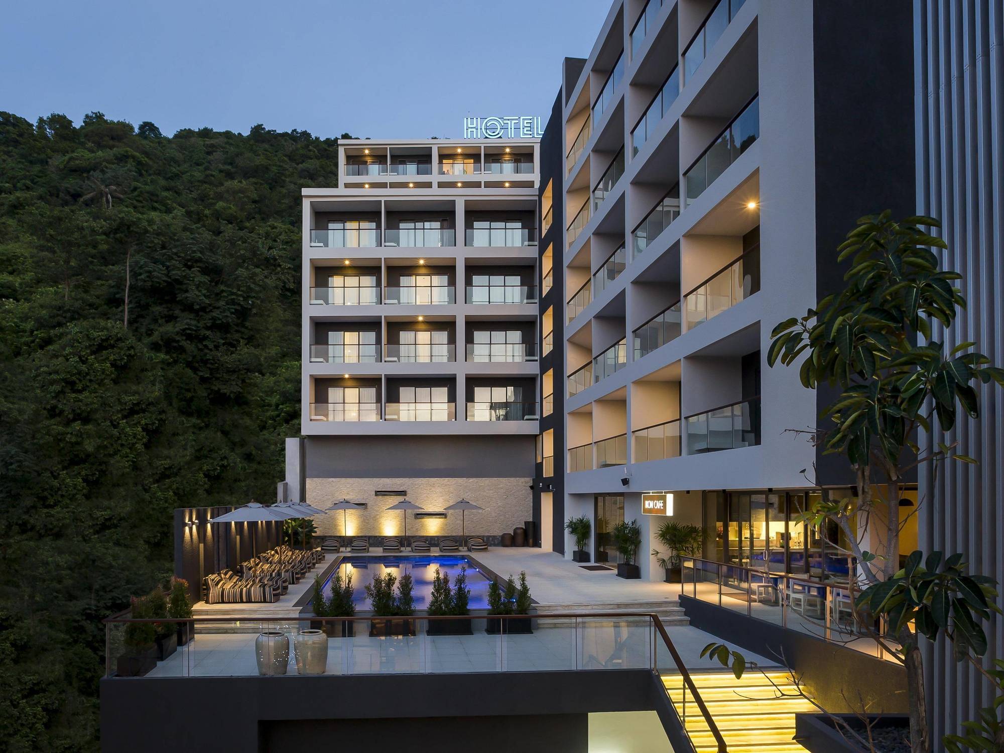 Hotel IKON Phuket - SHA Plus Karon Exterior foto